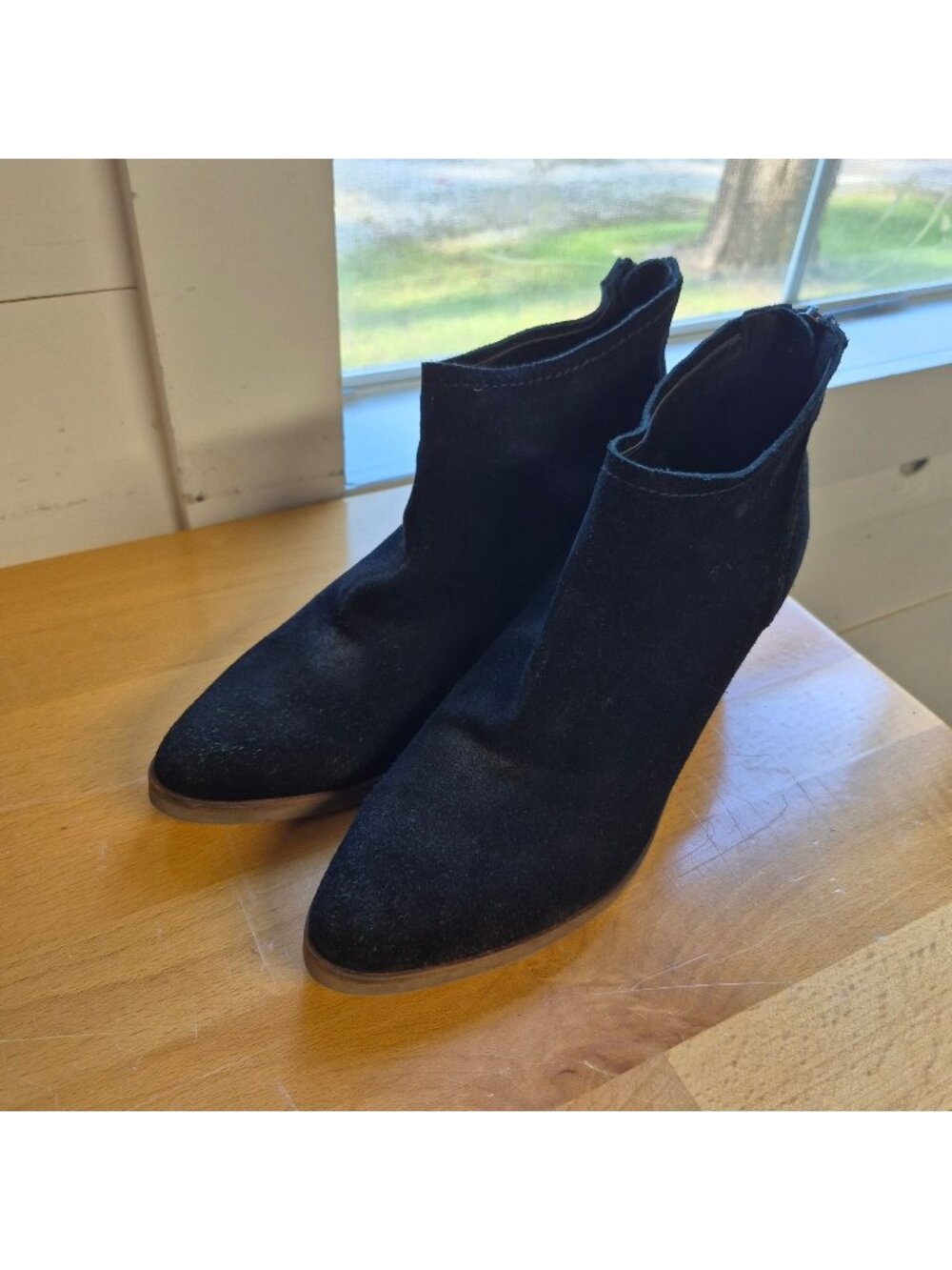 Dolce Vita Black Suede Ankle Boots With Stacked Heel & Back Zipper Closure 8.5